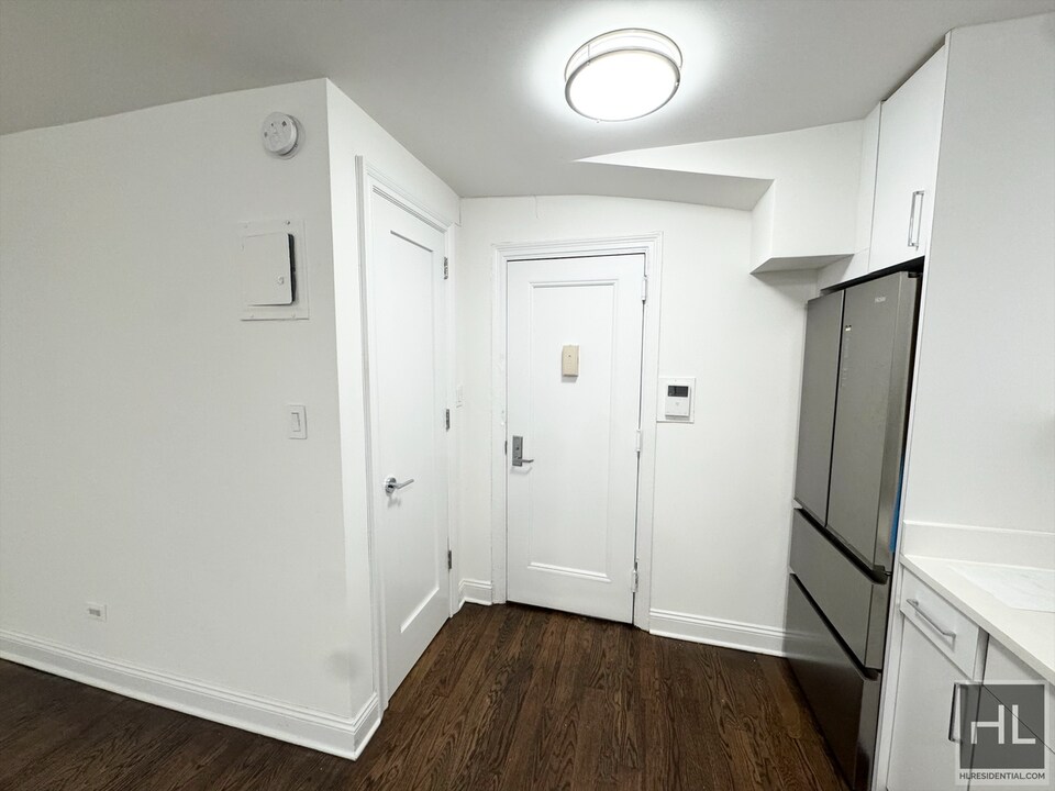 EAST 72 STREET in New York, NY - Building Photo