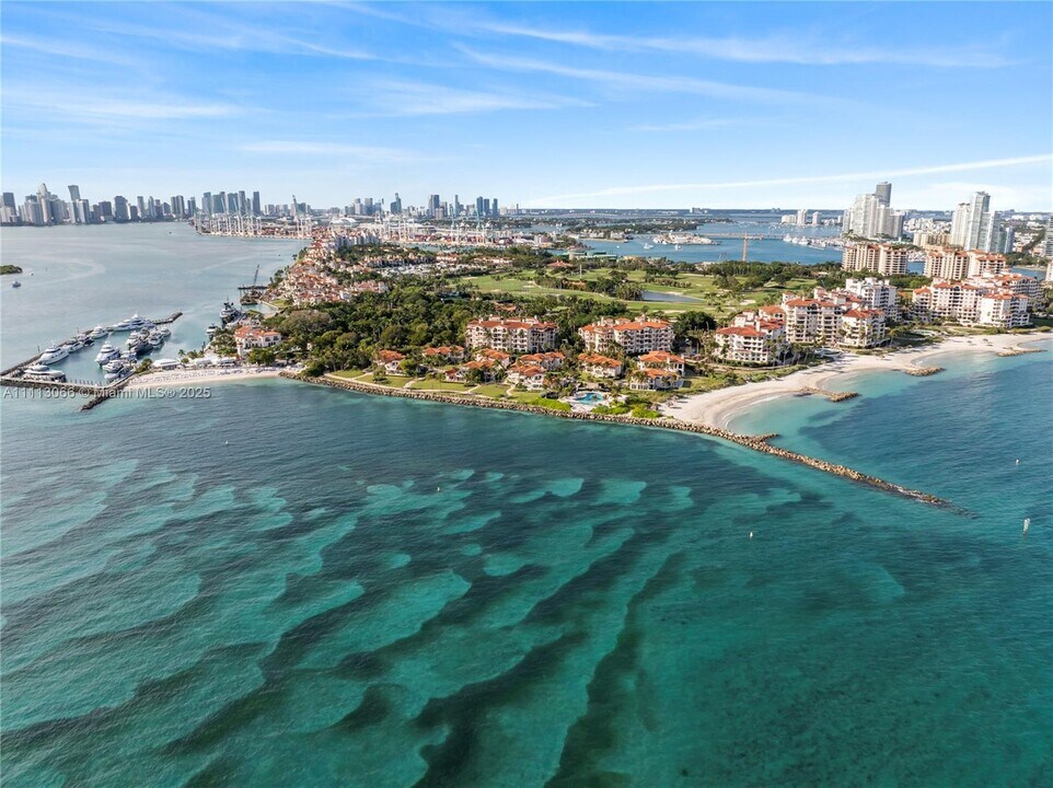 19143 Fisher Island Dr in Miami Beach, FL - Building Photo