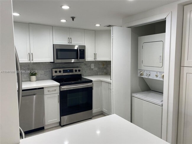 property at 911 E Ponce De Leon Blvd