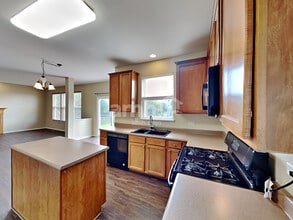 2476 Deer Point Dr in Montgomery, IL - Building Photo - Building Photo