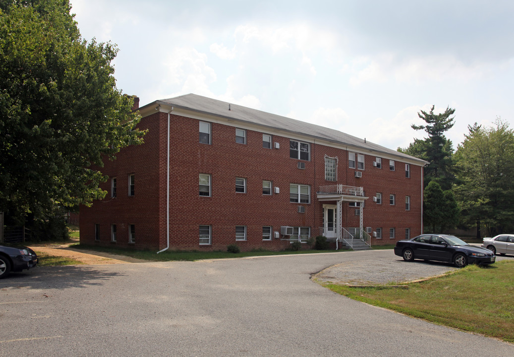 800 Washington Ave in La Plata, MD - Foto de edificio