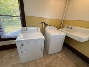 3388 E Washington Ave, Unit #2 in Madison, WI - Building Photo - Building Photo