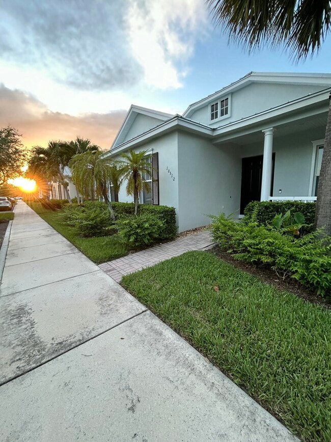 10512 SW Katrina Way in Port St. Lucie, FL - Building Photo - Building Photo
