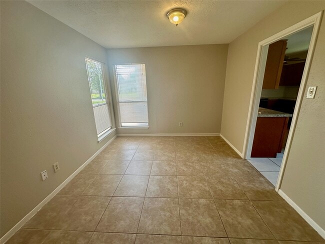 2711 Colony Dr