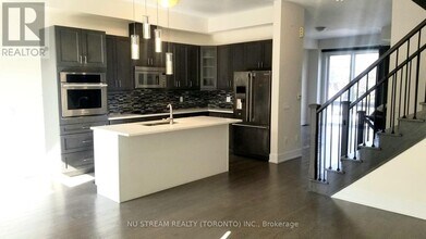 48 Crestridge Dr in Vaughan, ON - Building Photo - Building Photo