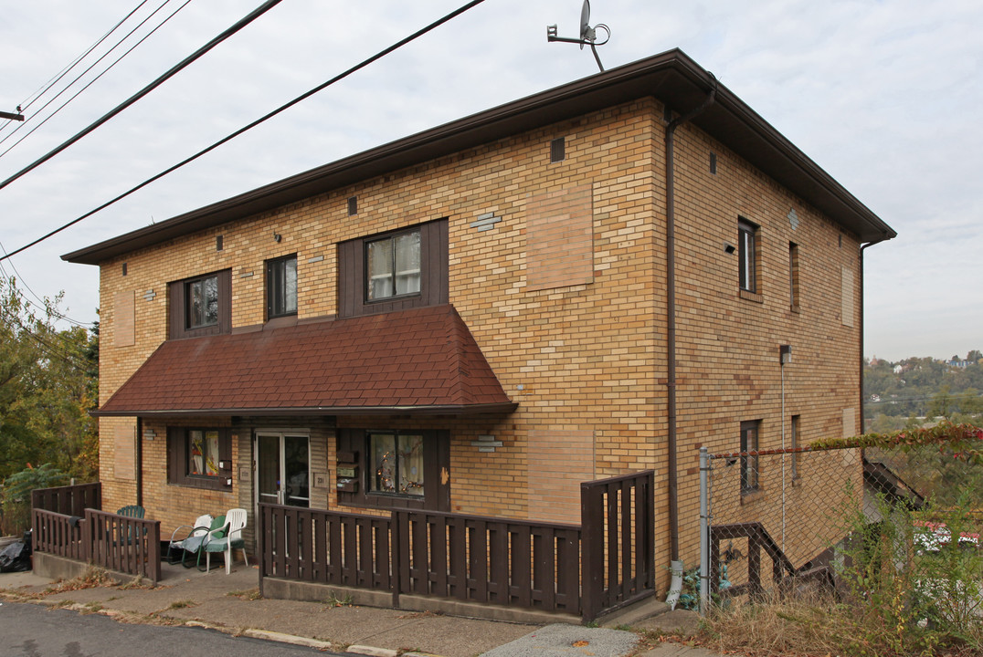 2309 Highland Ave in McKeesport, PA - Building Photo