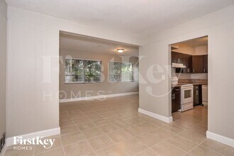 360 NW 35th Ct in Oakland Park, FL - Foto de edificio - Building Photo