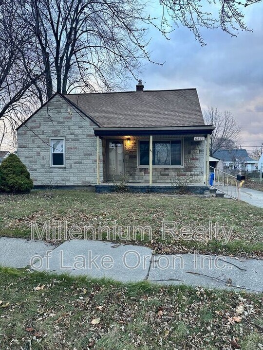 6871 Continental Ave in Warren, MI - Building Photo