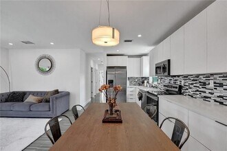 1732 NE 173rd St in North Miami Beach, FL - Building Photo - Building Photo