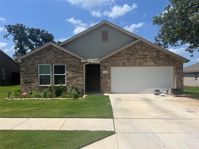 945 Ben Dr in Springtown, TX - Building Photo
