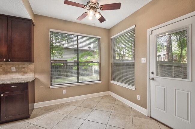 property at 5 E Willowood Ct