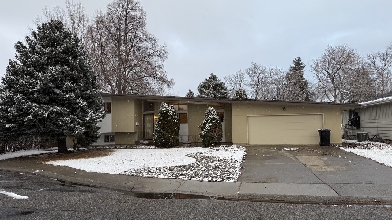 427 Montclair Dr in Billings, MT - Building Photo