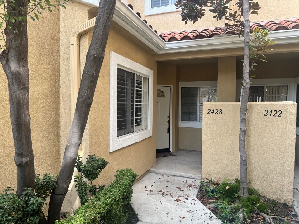 2428 Paseo Circulo in Tustin, CA - Building Photo