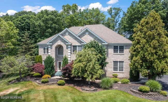 property at 7 Round Hill Rd