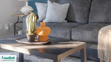 2000 E Lake Pkwy in Marietta, GA - Foto de edificio - Building Photo