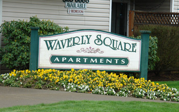 Waverly Square in Albany, OR - Foto de edificio - Building Photo