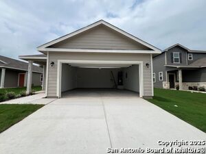 2112 Darst Dr in Seguin, TX - Building Photo - Building Photo