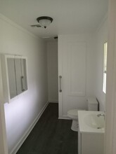 690 Avenue E-Unit -B in Beaumont, TX - Building Photo - Building Photo