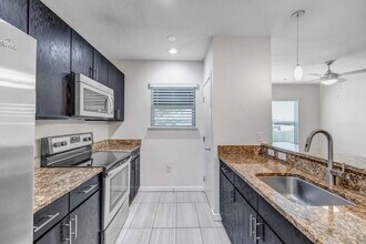 Citrus Run Apartments in Tampa, FL - Building Photo - Building Photo