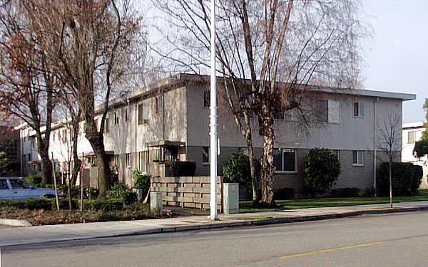 Magnuson Court Apartments in Renton, WA - Building Photo