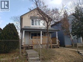 372 Louis Ave in Windsor, ON - Building Photo