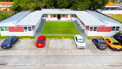 1051-1061 NE 80th St in Miami, FL - Building Photo - Primary Photo