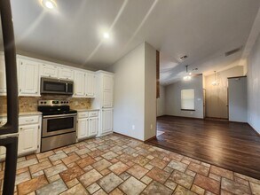 910 NW Ferris Ave, Unit B in Lawton, OK - Building Photo - Building Photo