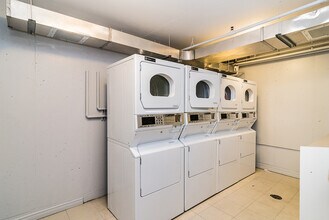 67 Rue Charlotte in Montréal, QC - Building Photo - Building Photo