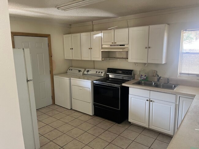 304 Woodrow St NE in Fort Walton Beach, FL - Building Photo - Building Photo