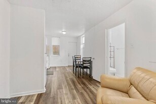 1534 Page St in Philadelphia, PA - Building Photo