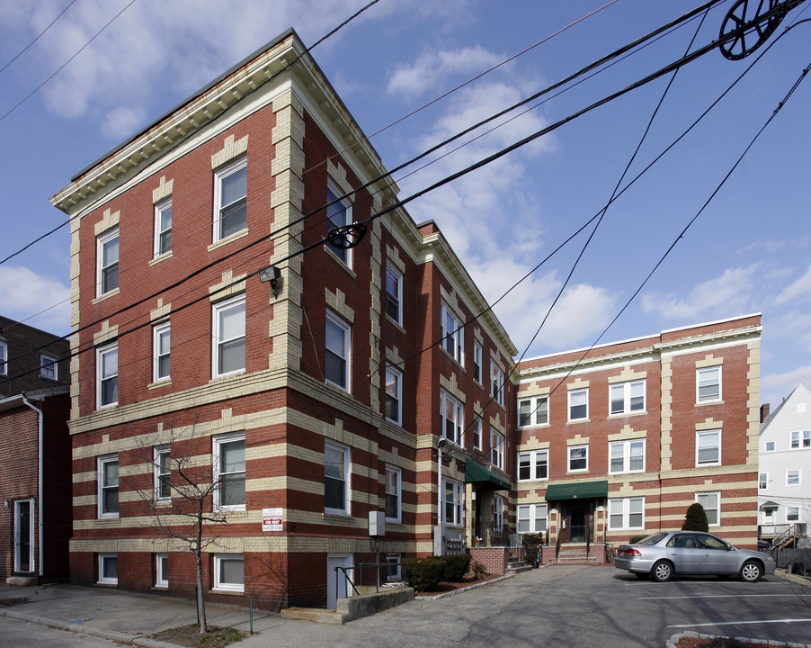 18 Medway St in Providence, RI - Building Photo