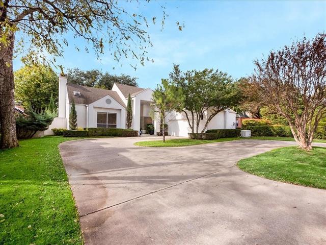 12123 Madeleine Cir in Dallas, TX - Foto de edificio