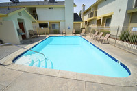 Panorama Pines Apartments in Bakersfield, CA - Foto de edificio - Building Photo