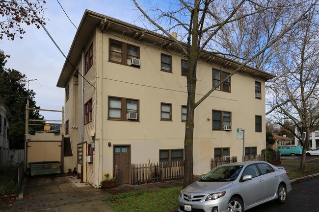 1030 V St in Sacramento, CA - Building Photo - Building Photo