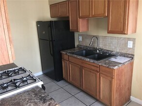 5248 Pebble Beach Blvd, Unit B in Las Vegas, NV - Building Photo - Building Photo