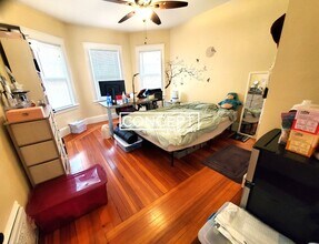 332 Beacon St, Unit 2 in Somerville, MA - Foto de edificio - Building Photo