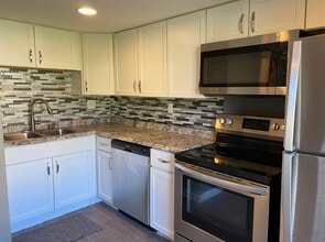 6050 Delaware Dr in Merrillville, IN - Building Photo - Building Photo