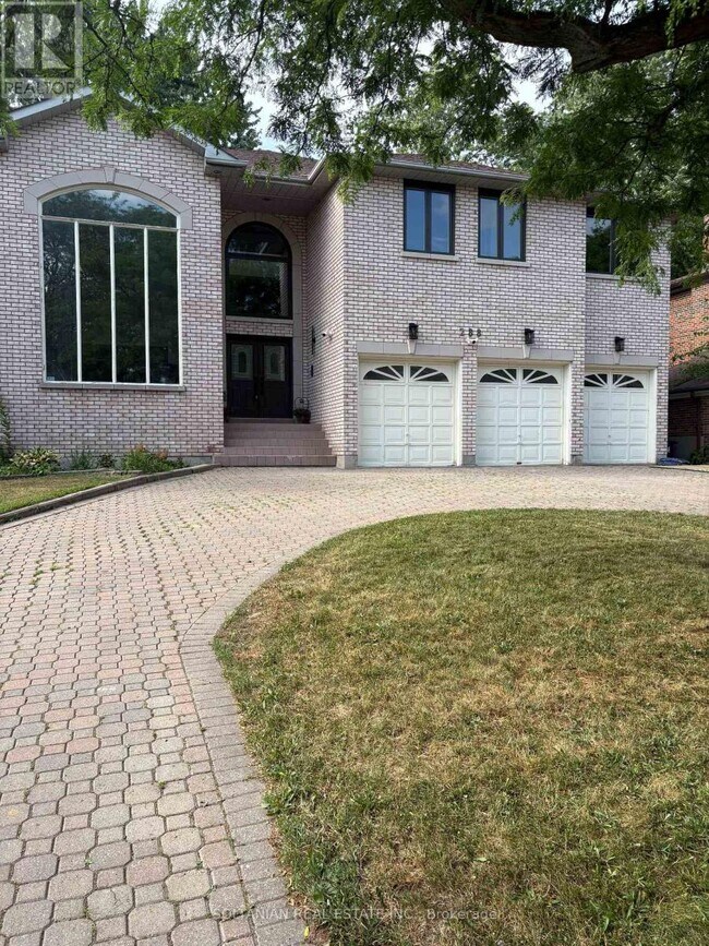288 Dunview Ave in Toronto, ON - Building Photo - Building Photo