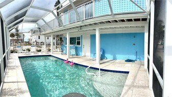 57 Flamingo St in Fort Myers Beach, FL - Building Photo