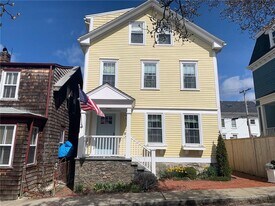 62 Dixon St in Newport, RI - Building Photo