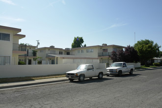 1680-1690 Ellen Ave in Merced, CA - Building Photo - Building Photo