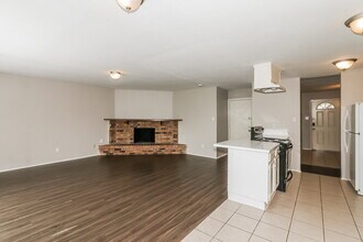 5011 Ridge Manor Dr in Houston, TX - Foto de edificio - Building Photo