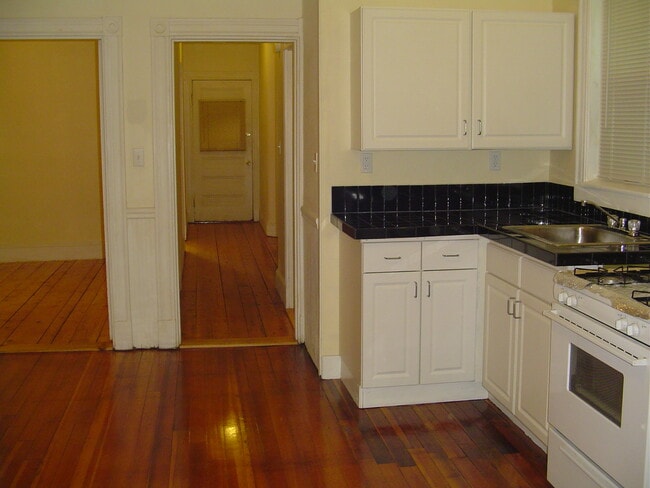 262 Maverick St, Unit 1 in Boston, MA - Building Photo - Building Photo