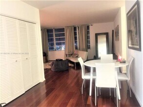 1000 West Ave, Unit 1105 in Miami Beach, FL - Foto de edificio - Building Photo