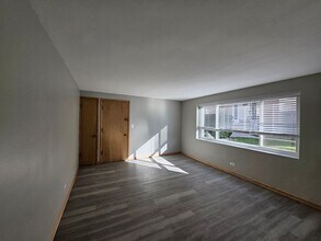 6788 N Sauganash Ave-Unit -GB in Chicago, IL - Building Photo - Building Photo