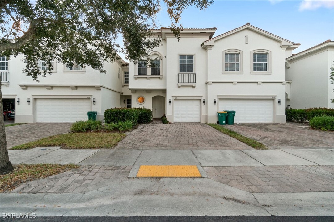 7009 Romana Way in Naples, FL - Building Photo