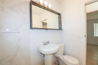 716 NE 8th St in Hallandale Beach, FL - Building Photo - Building Photo