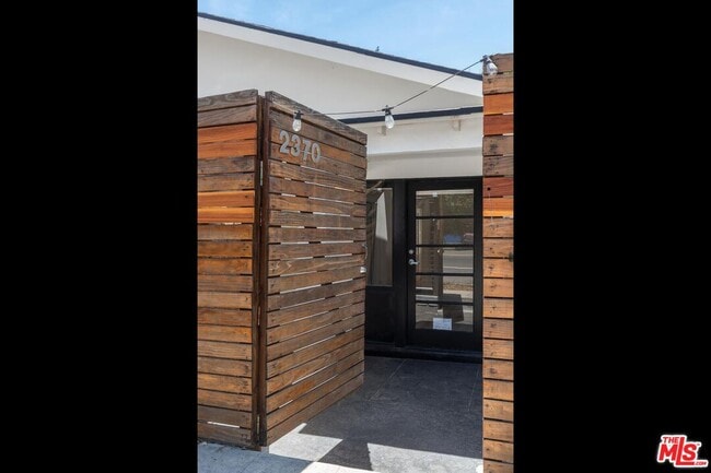 2370 Silver Lake Blvd in Los Angeles, CA - Building Photo - Building Photo