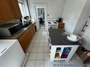 208 Kelton St in Boston, MA - Foto de edificio - Building Photo