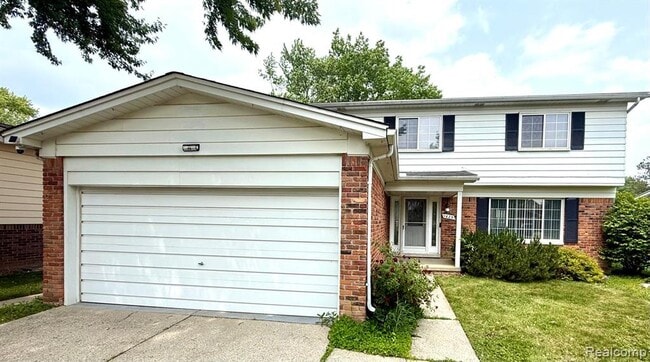 property at 1625 Lakewood Dr